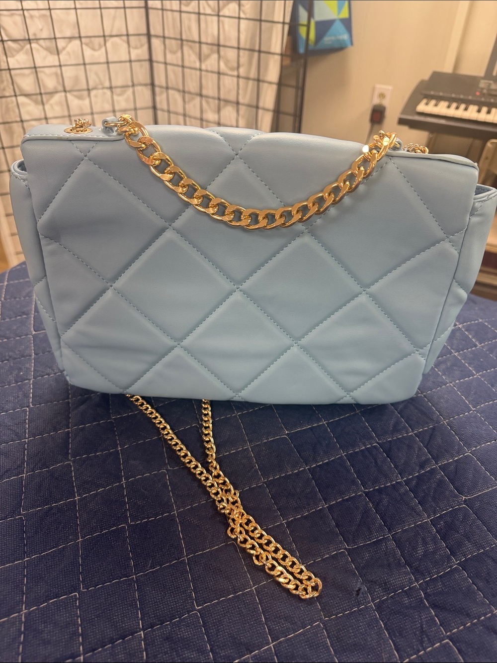 Badgley Mischka Quilted Light Blue Shoulder Bag with Gold Chain - Picture 4 of 6